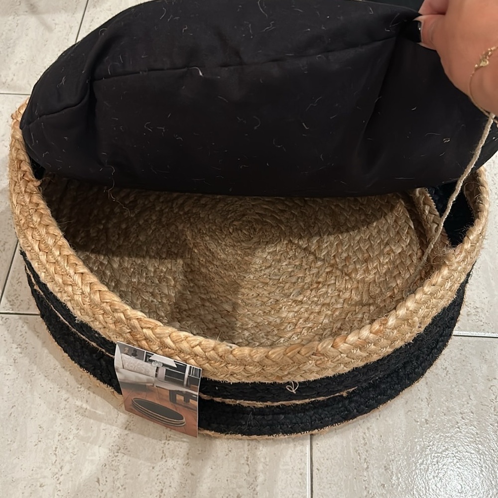 New pet bed for cats or small dog breeds 16 inch diameter - Picture 2 of 3